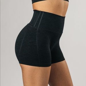 Alphalete Seamless Shorts - Sea Pebble